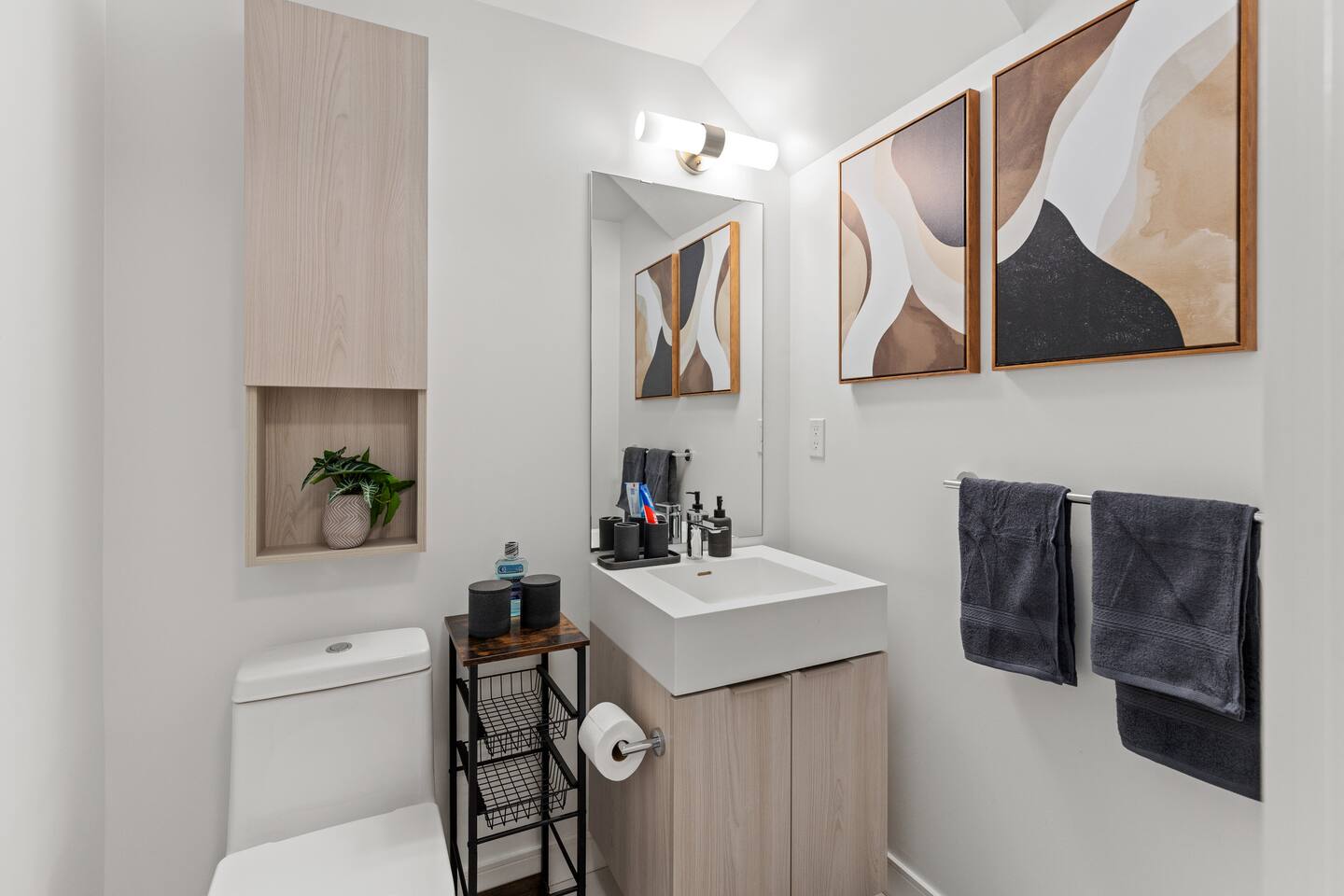 Stylish Townhouse Near Distillery | Patio-Parking
