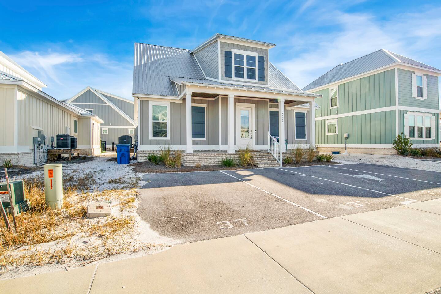 "Ponderosa @ Summer Salt" | Resort Style Pool*Walk To Beach & Restaurants*Lake*Firepit*Putting Green*4BR*Sleeps 16