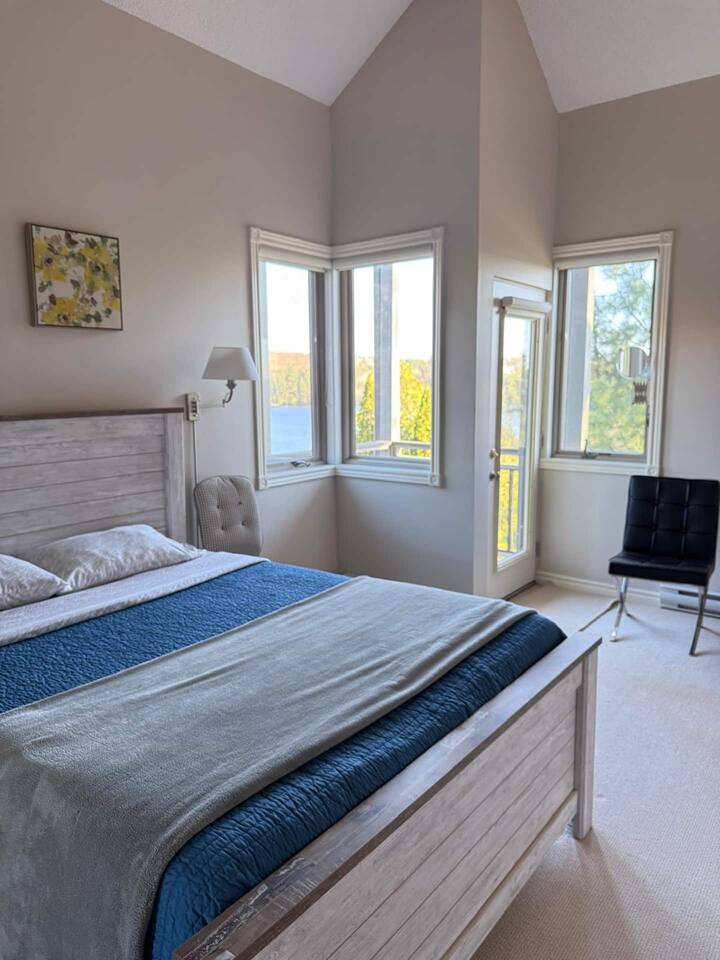 Lakefront 3BR Condo – Close to Ski & Golf Resorts