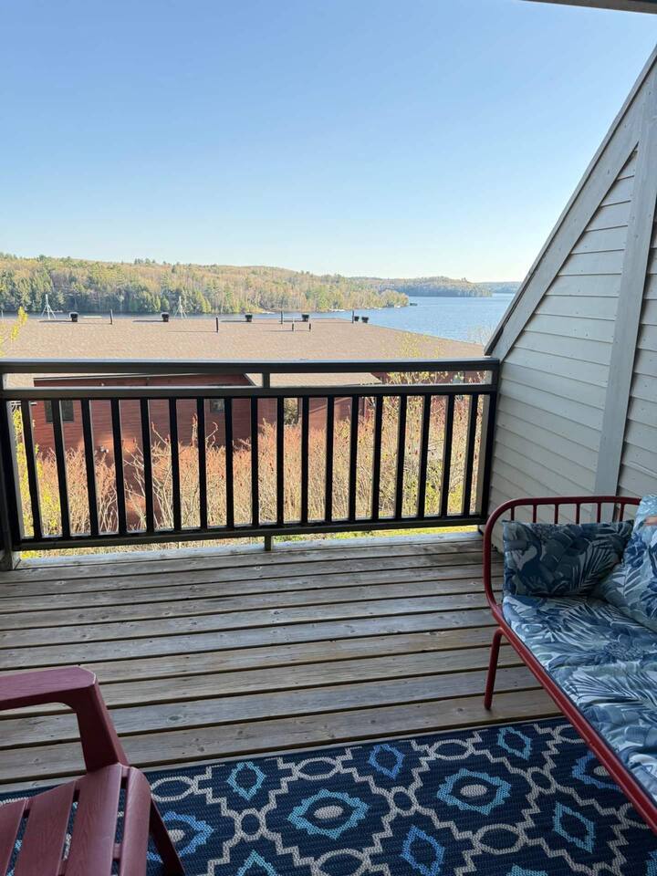 Lakefront 3BR Condo – Close to Ski & Golf Resorts