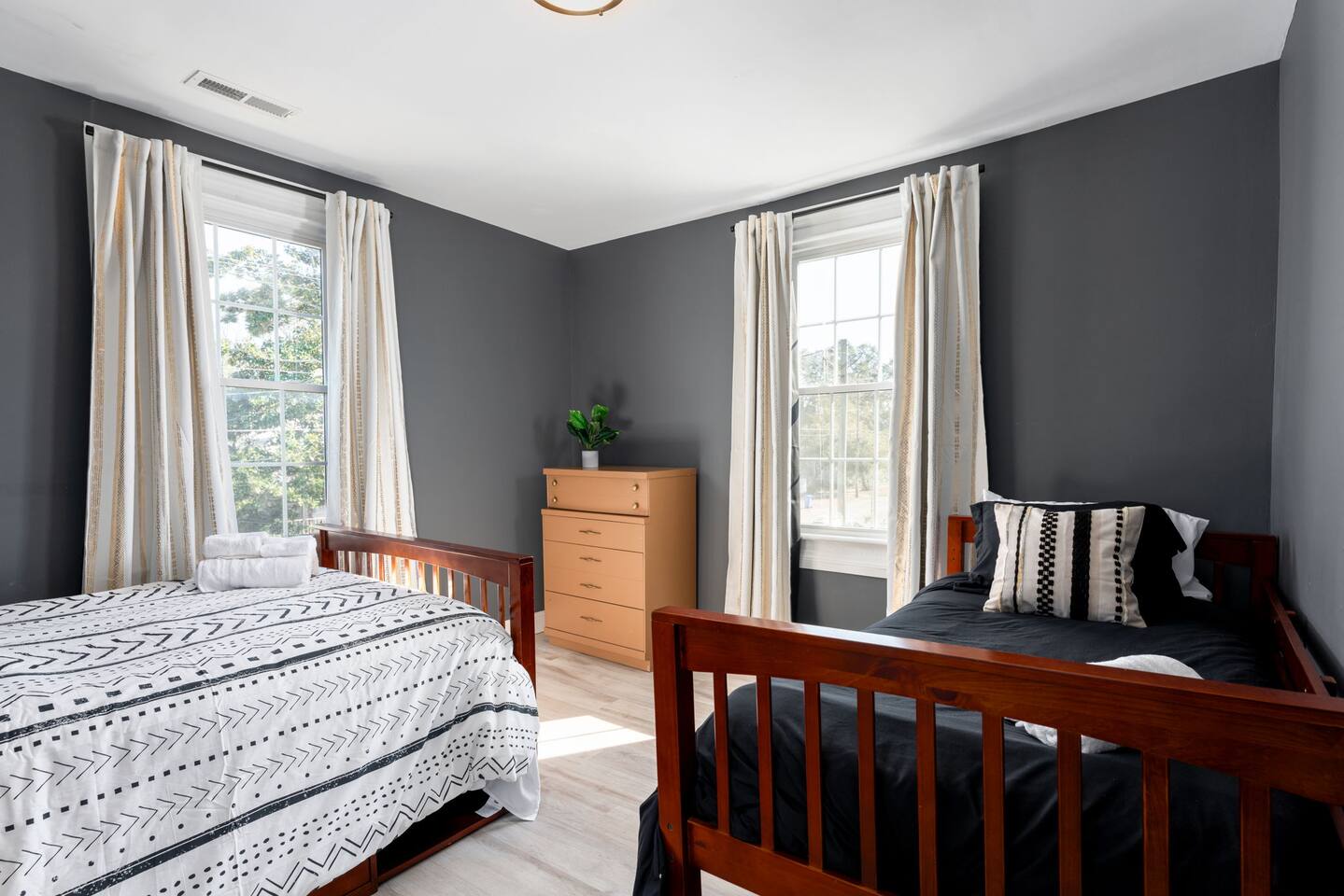 Walkable | Downtown ILM | Cargo District | Sleep 7
