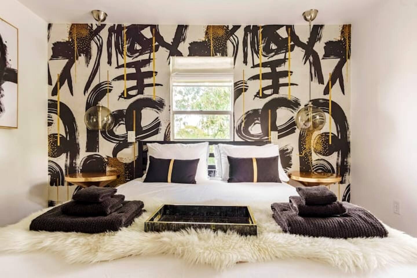 4BD 2BA - Black&White ArtBNB - Antique Row WPB