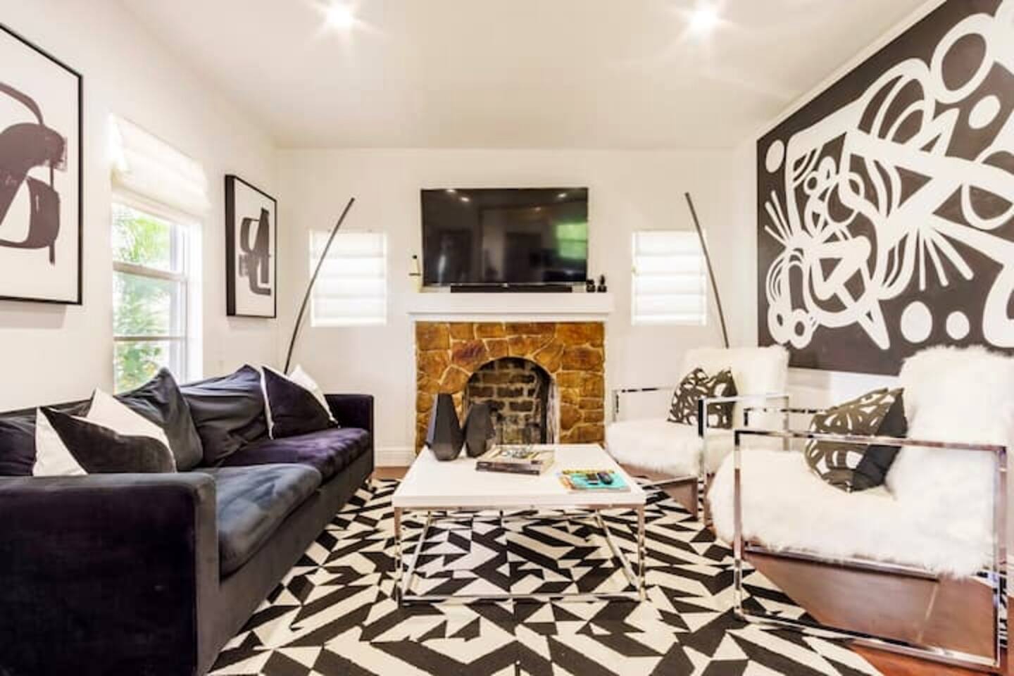 4BD 2BA - Black&White ArtBNB - Antique Row WPB