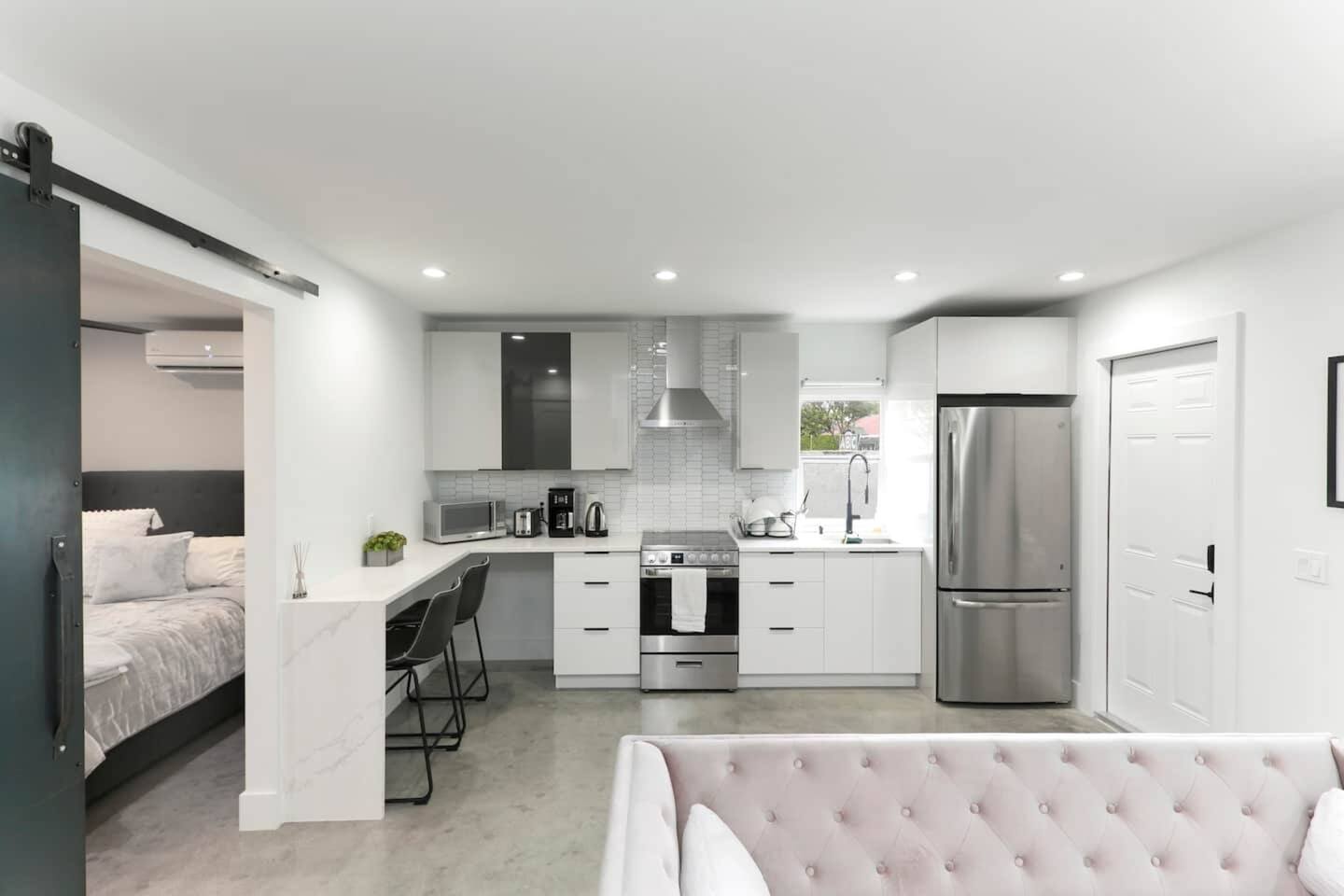 1BD 1BA-Black&White ArtBNB Cottage-Antique Row WPB