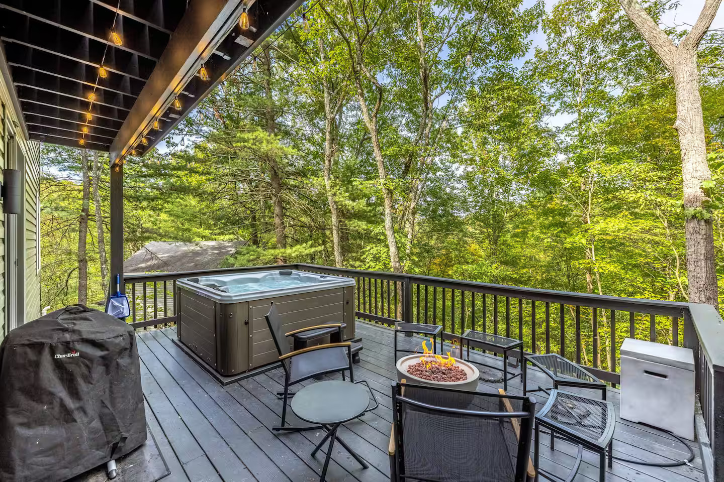 Modern Cabin on 26 acres,Hot Tub,Fire Pit,GameRoom — Berkeley Springs — vacation rental