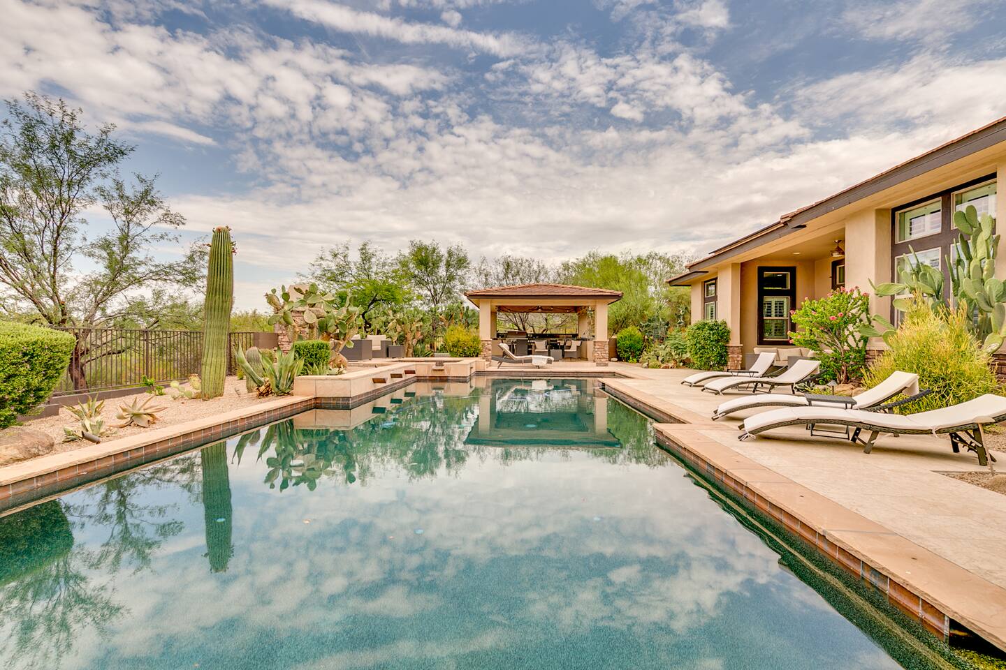 4BR Scottsdale Home - Gym, Spa, & Pool-heat avail!