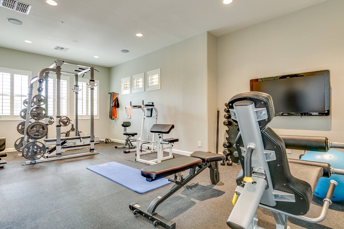 4BR Scottsdale Home - Gym, Spa, & Pool-heat avail!
