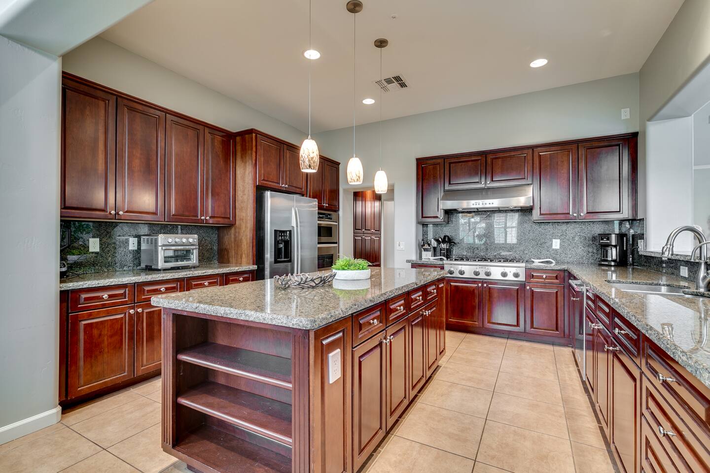 4BR Scottsdale Home - Gym, Spa, & Pool-heat avail!