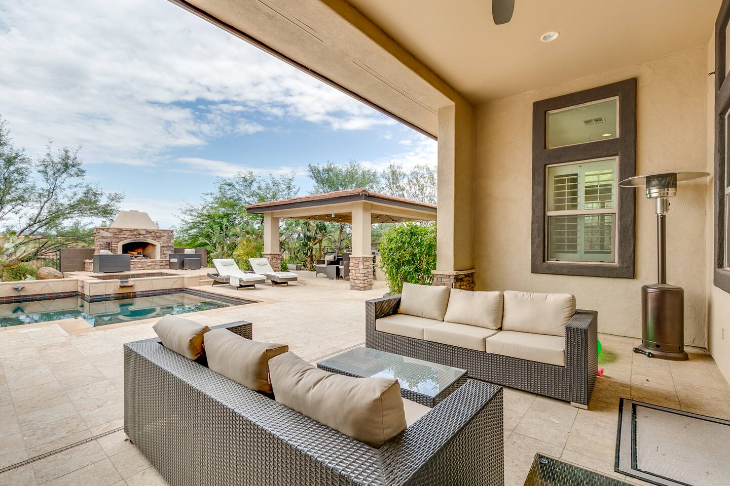4BR Scottsdale Home - Gym, Spa, & Pool-heat avail!