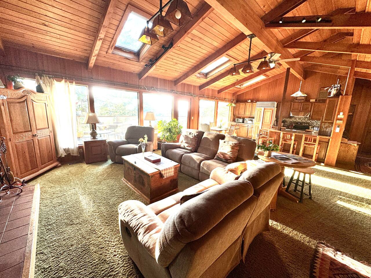 Ocean views-forest home, hot tub