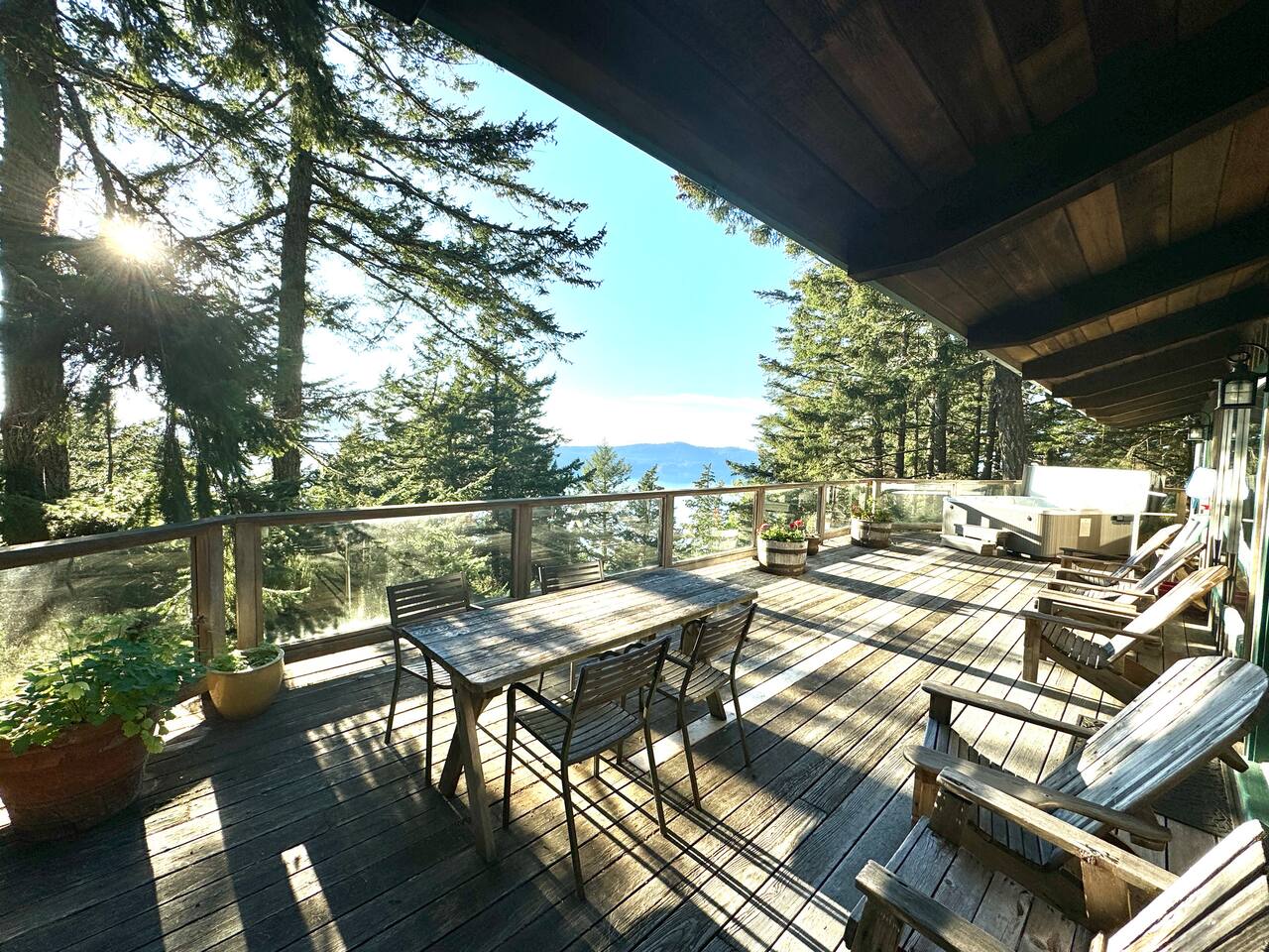 Ocean views-forest home, hot tub