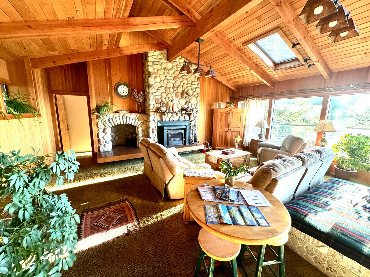 Ocean views-forest home, hot tub