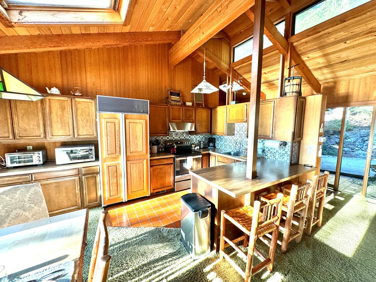 Ocean views-forest home, hot tub