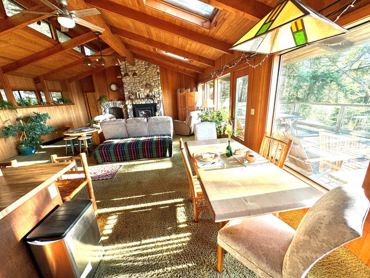 Ocean views-forest home, hot tub
