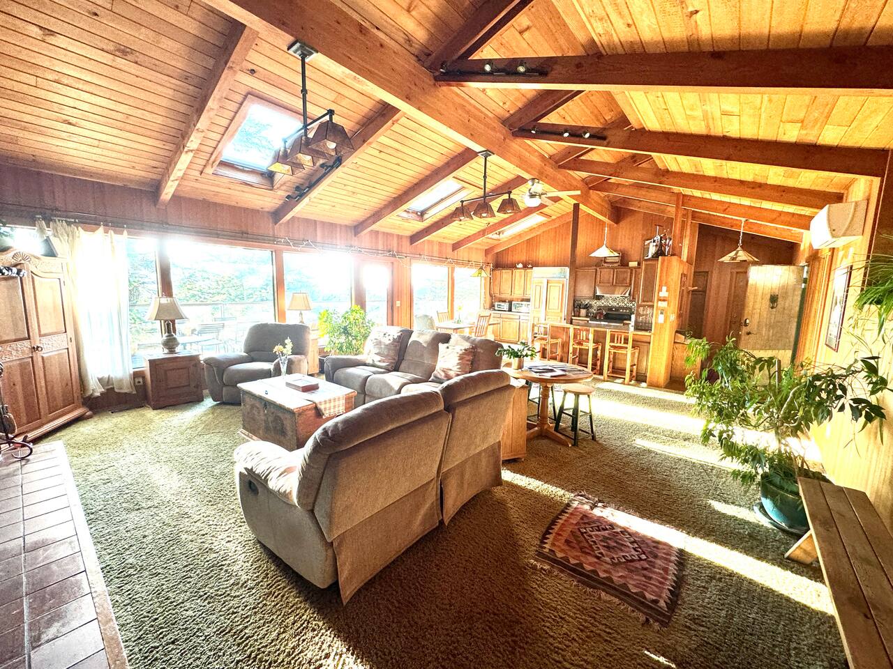 Ocean views-forest home, hot tub