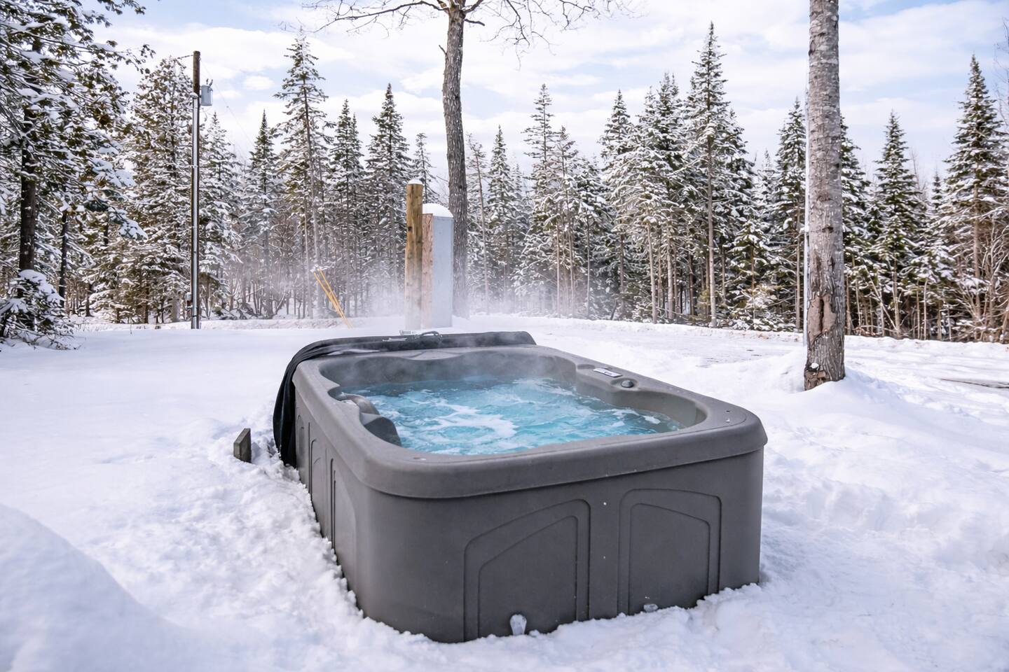 Acadia Pines Retreat
With Private Hot SpaJacuzzi