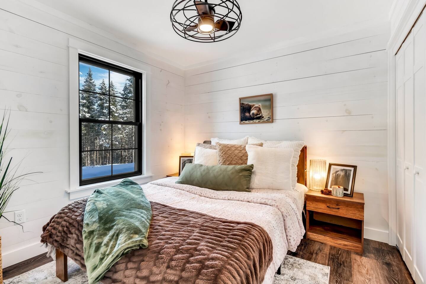 Acadia Pines Retreat
With Private Hot SpaJacuzzi