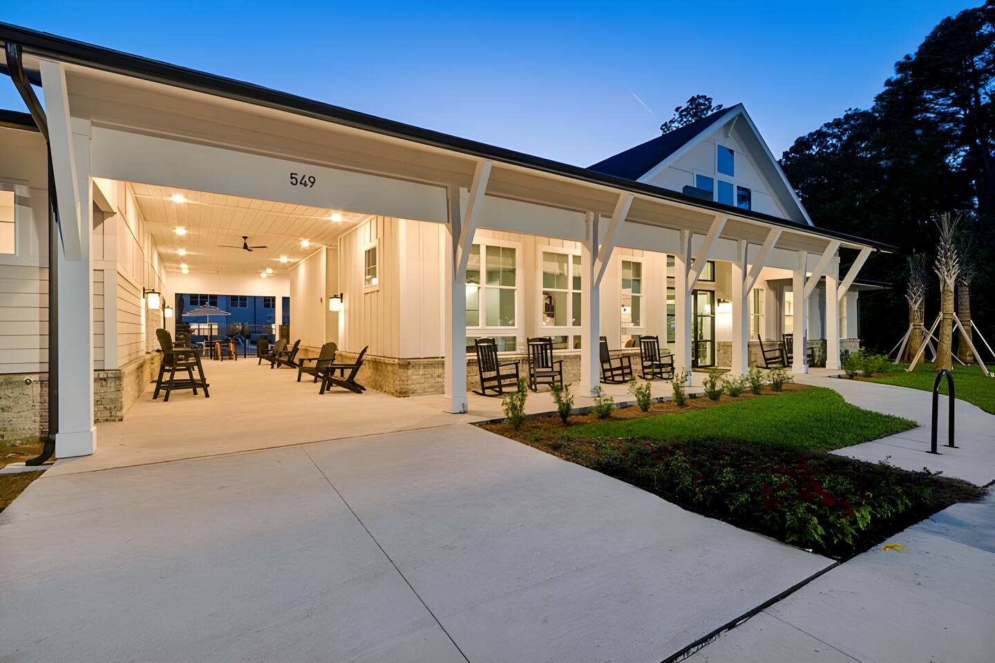 Resort Style • Screened Lanai • Pool, Gym, Bikes!