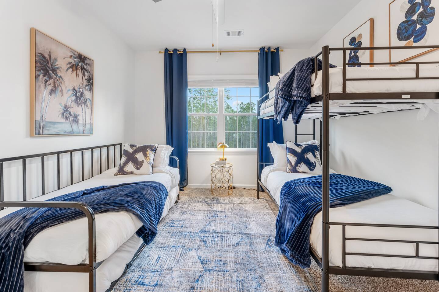 Resort Style • Screened Lanai • Pool, Gym, Bikes!