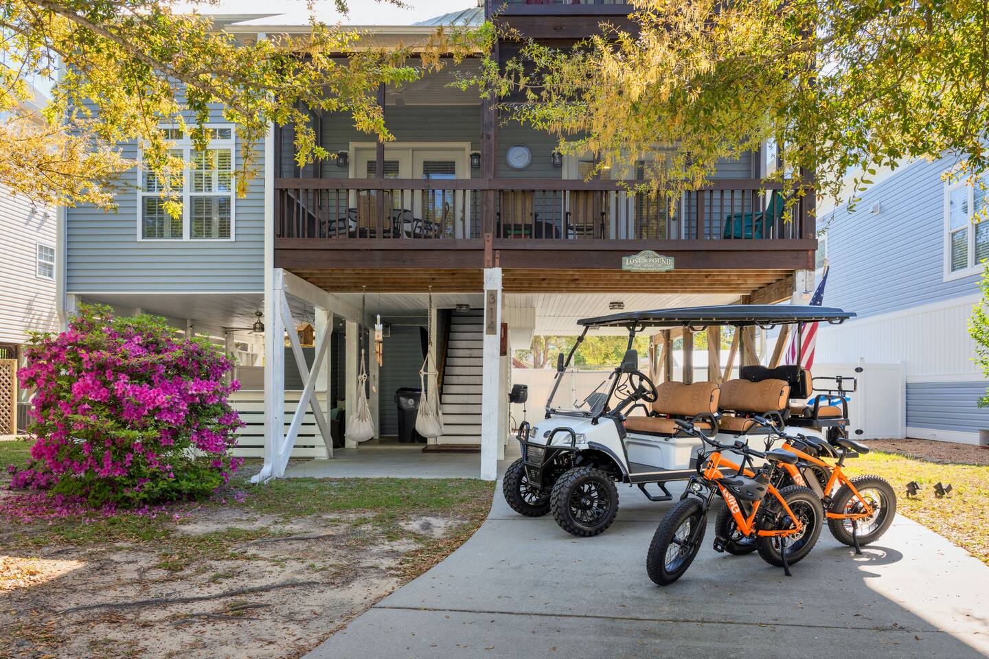 G Cart + E-bike + King Bed + Fire Pit + Beach Toys — Oak Island — vacation rental