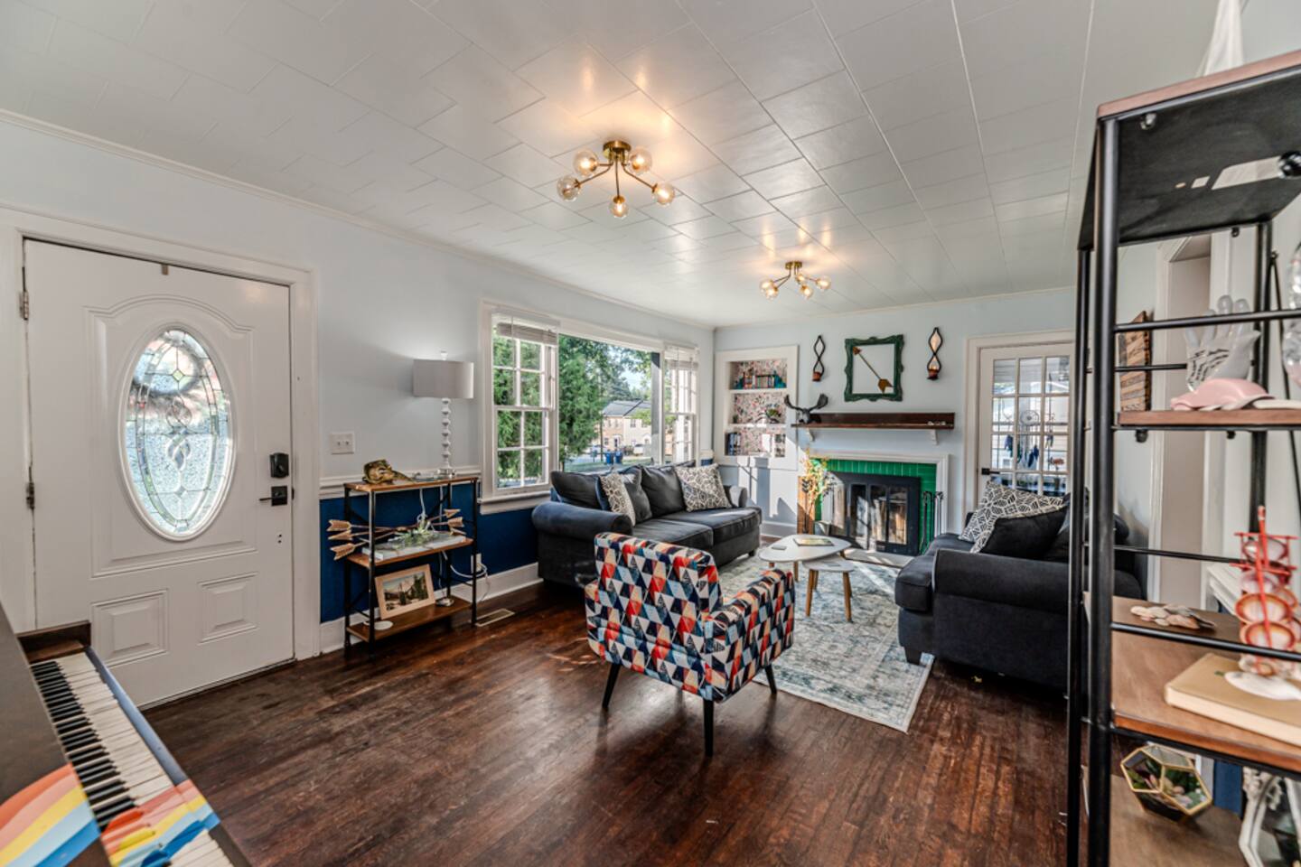 Room w/pvtbath-MovieRm-Sunroom-LargeHistoricEstate