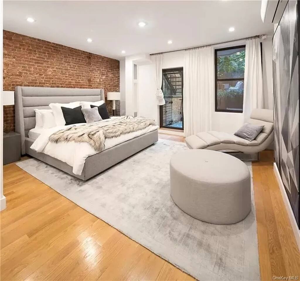 Stunning 2BD Duplex w/ Private Backyard & WD
