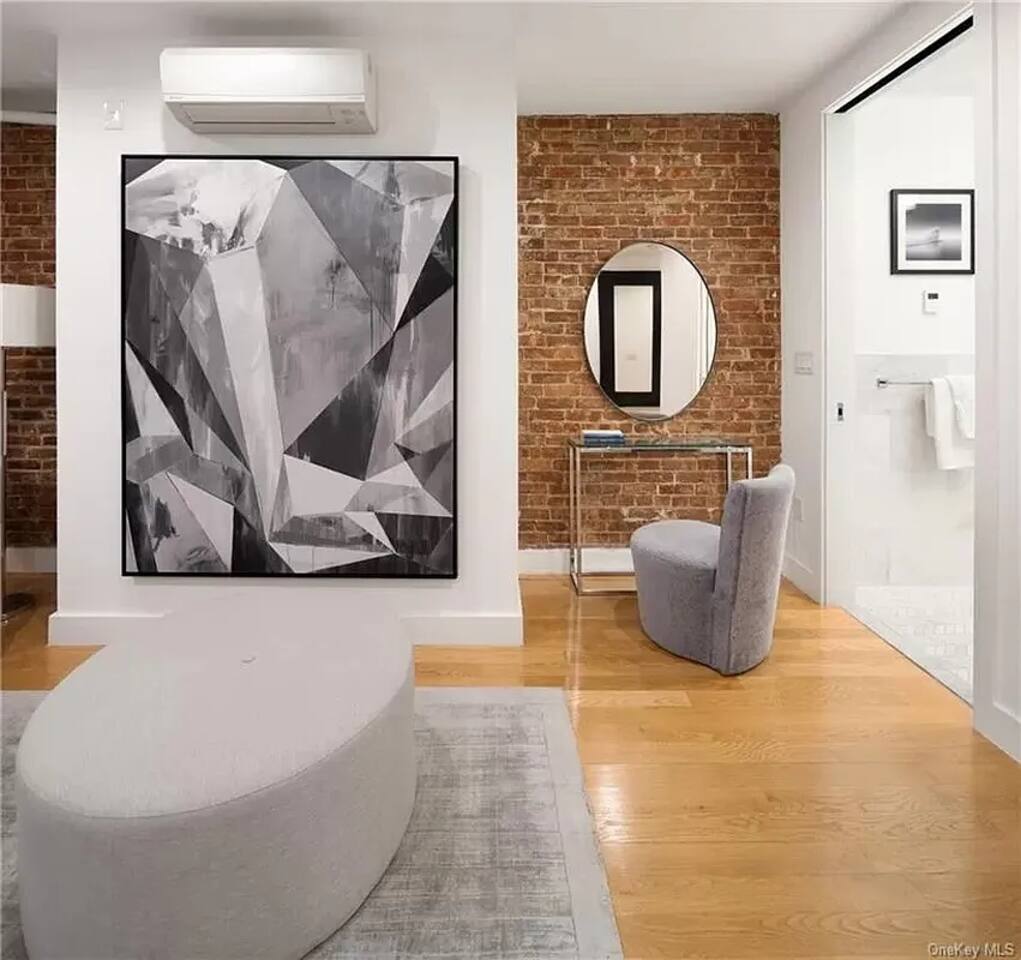 Stunning 2BD Duplex w/ Private Backyard & WD