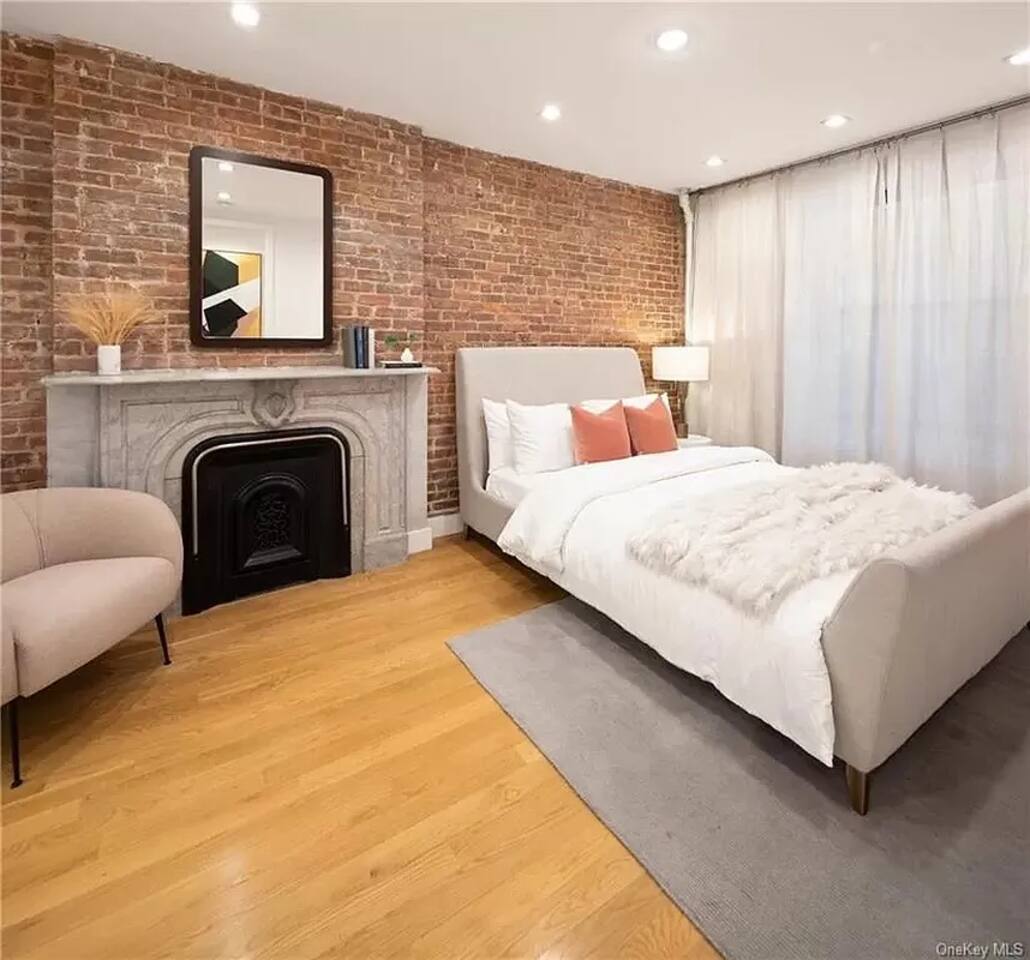 Stunning 2BD Duplex w/ Private Backyard & WD