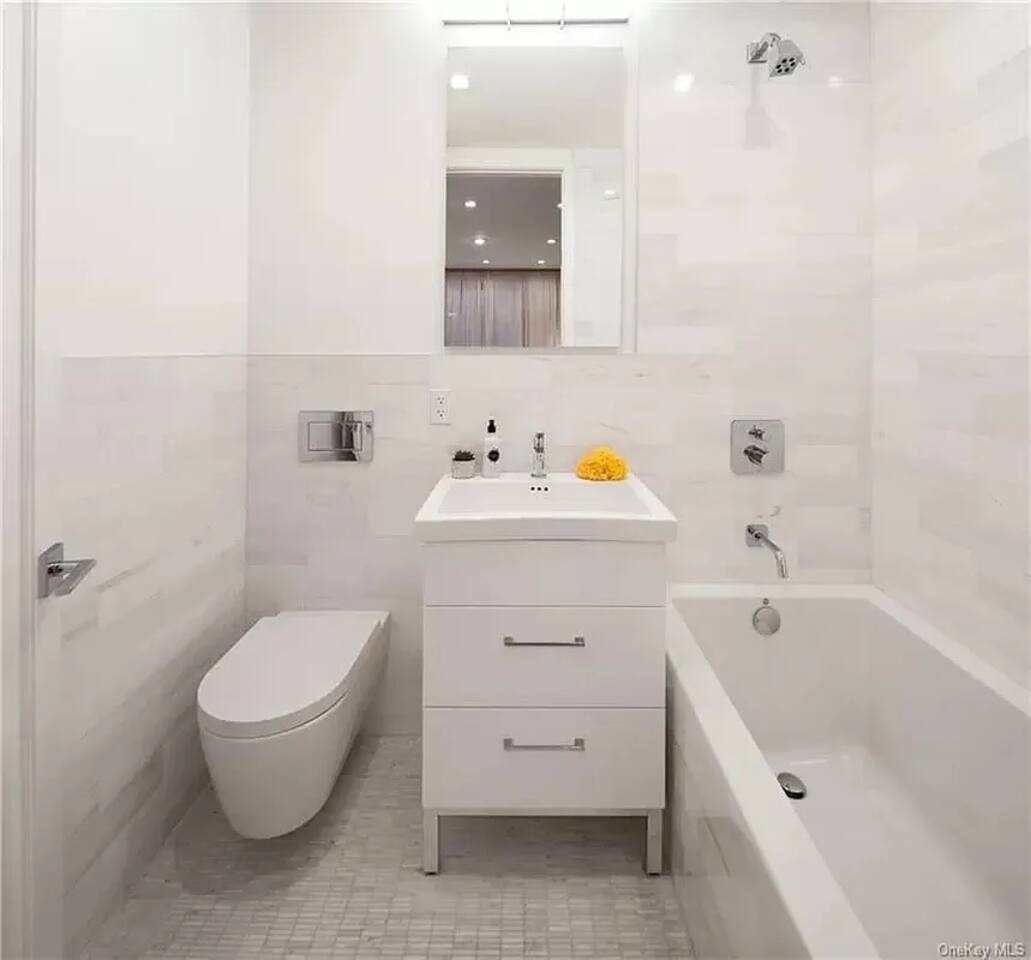 Stunning 2BD Duplex w/ Private Backyard & WD