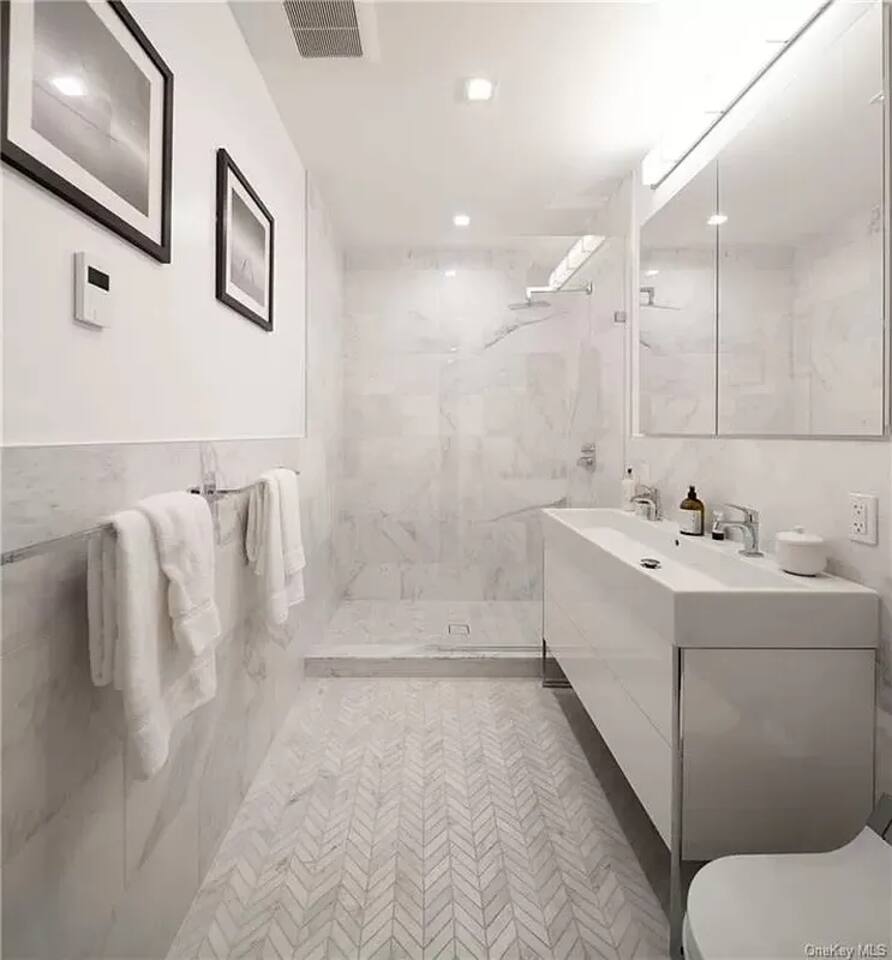 Stunning 2BD Duplex w/ Private Backyard & WD