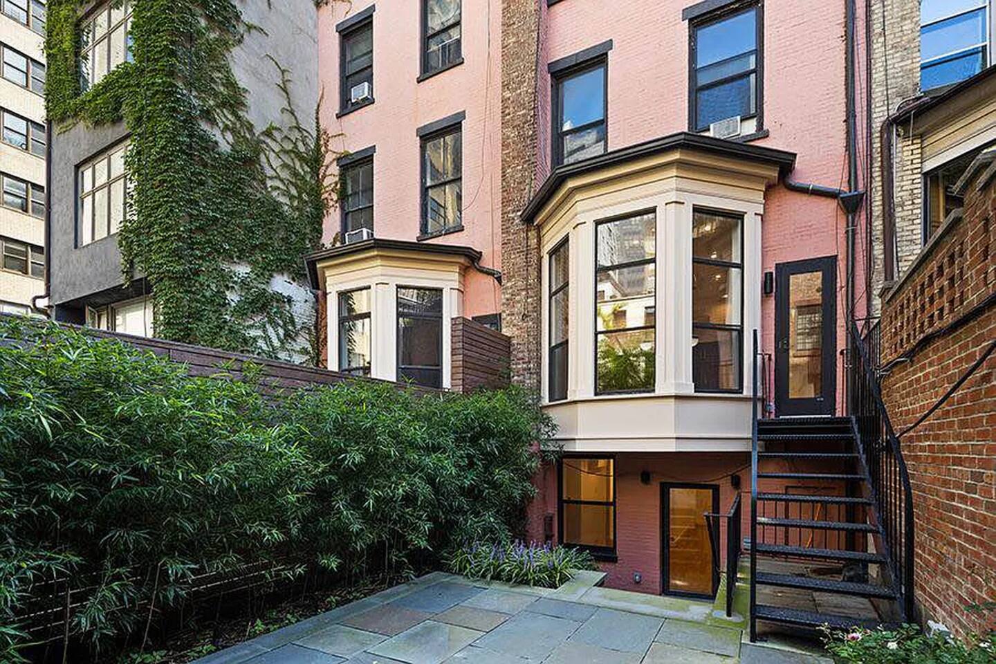 Stunning 2BD Duplex w/ Private Backyard & WD