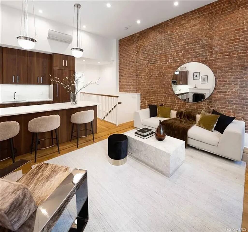 Stunning 2BD Duplex w/ Private Backyard & WD