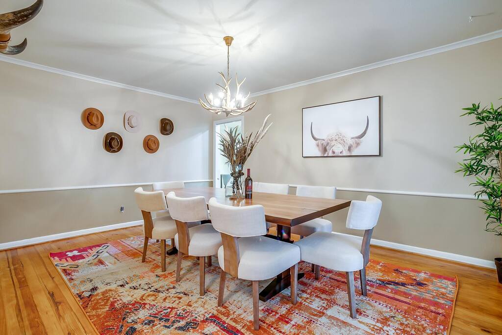 Magnolia Estate with Pool, Hot Tub and Game Room!