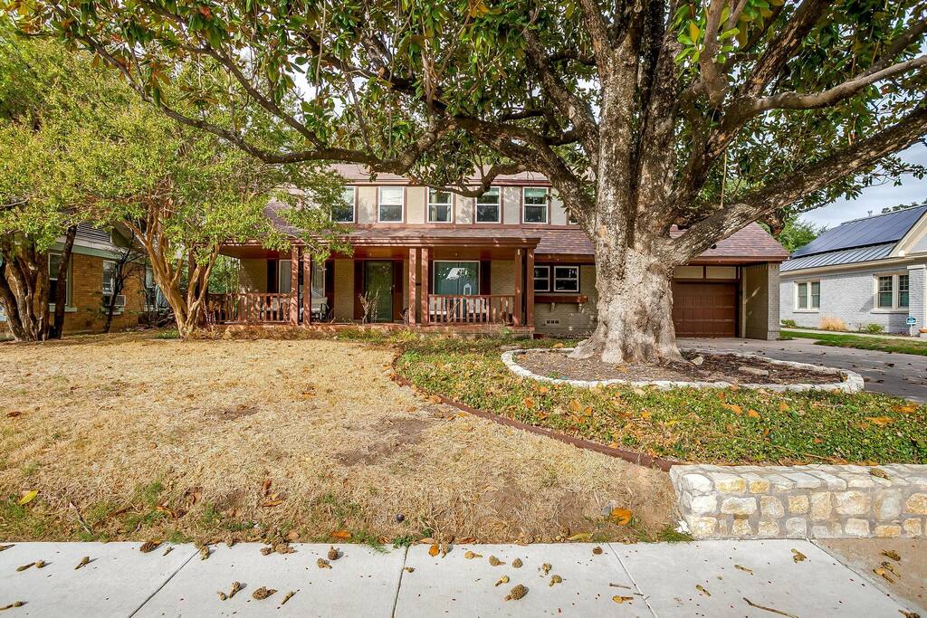 Magnolia Estate with Pool, Hot Tub and Game Room!