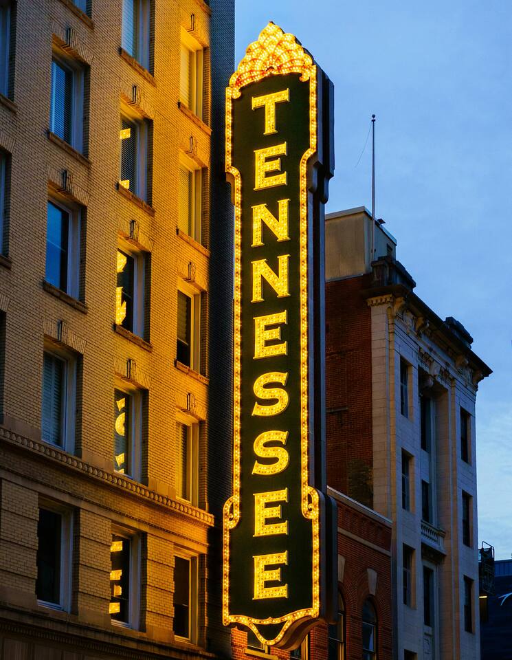 Knoxville Gem | 10 Min to UT | Sleeps 6 + Parking