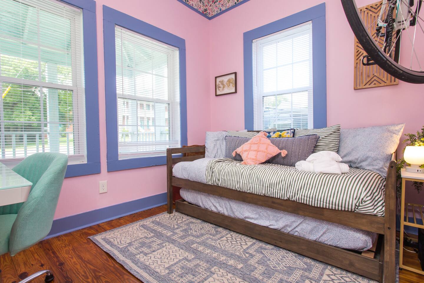 Coastal WFH Escape | Walk DT | 10 Min to Beach