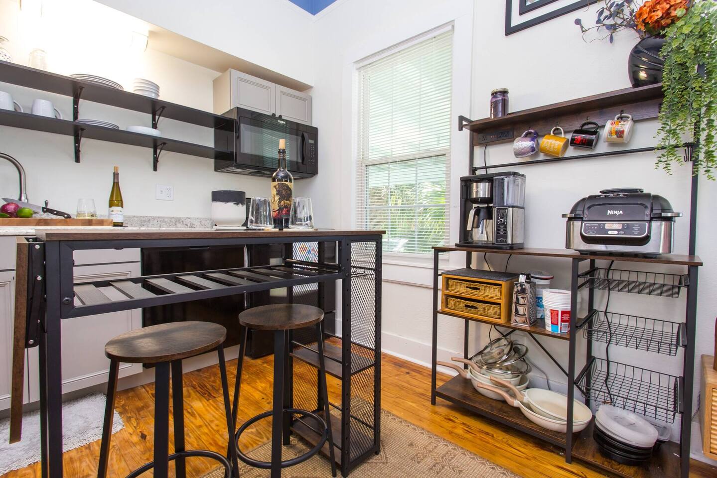 Coastal WFH Escape | Walk DT | 10 Min to Beach