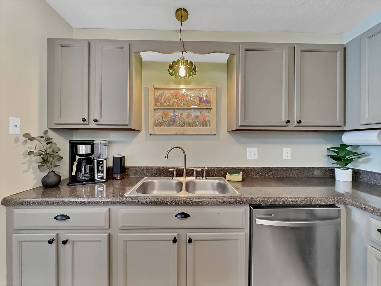 Totally Tubular Condo | Near Downtown | WFH | ADA