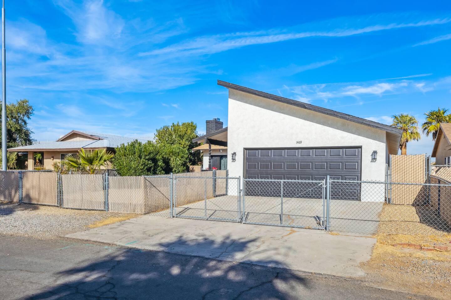 One Block From River | 3bd | Pet-Friendly | BBQ