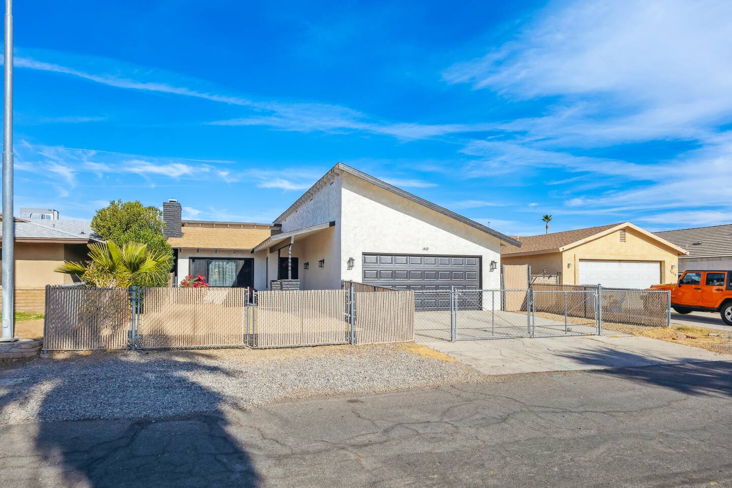 One Block From River | 3bd | Pet-Friendly | BBQ