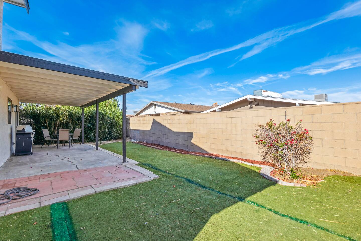 One Block From River | 3bd | Pet-Friendly | BBQ
