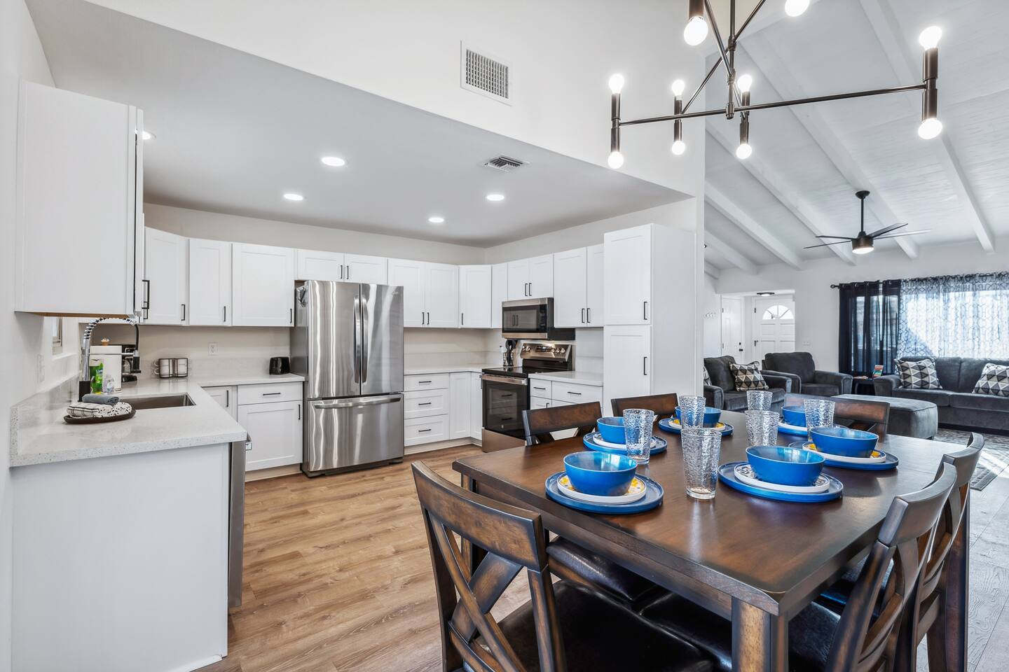 One Block From River | 3bd | Pet-Friendly | BBQ