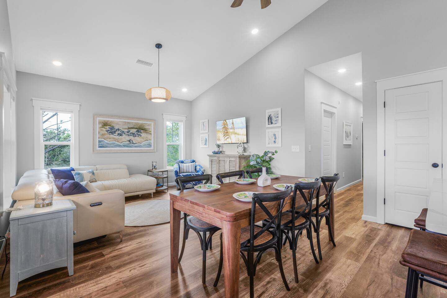New! Sleeps 8 - Dog Friendly - Beach Club Access!