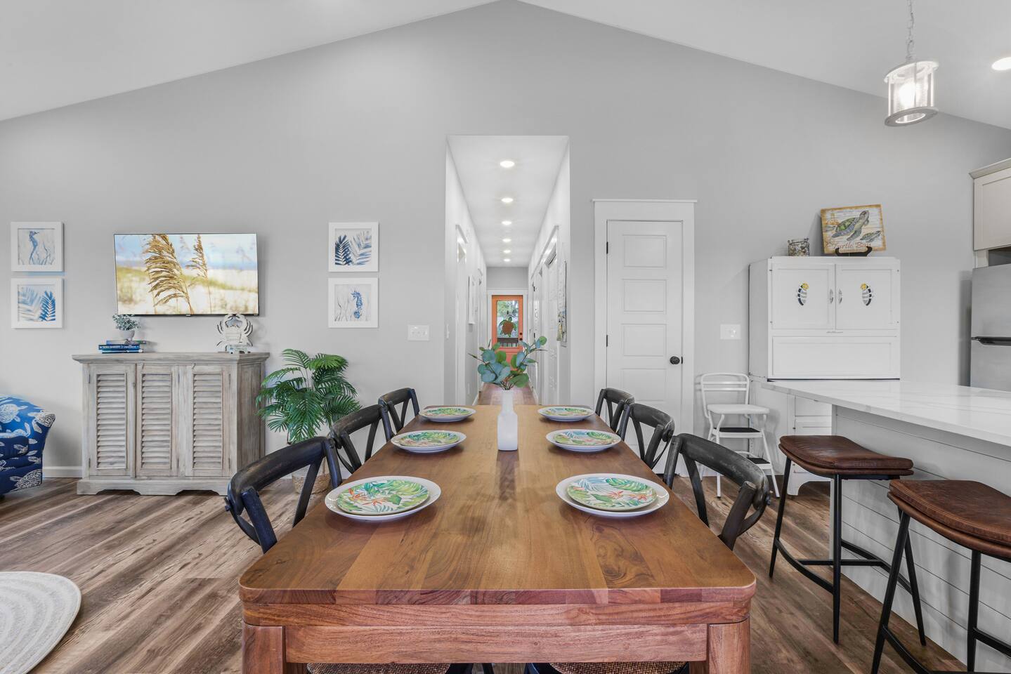 New! Sleeps 8 - Dog Friendly - Beach Club Access!