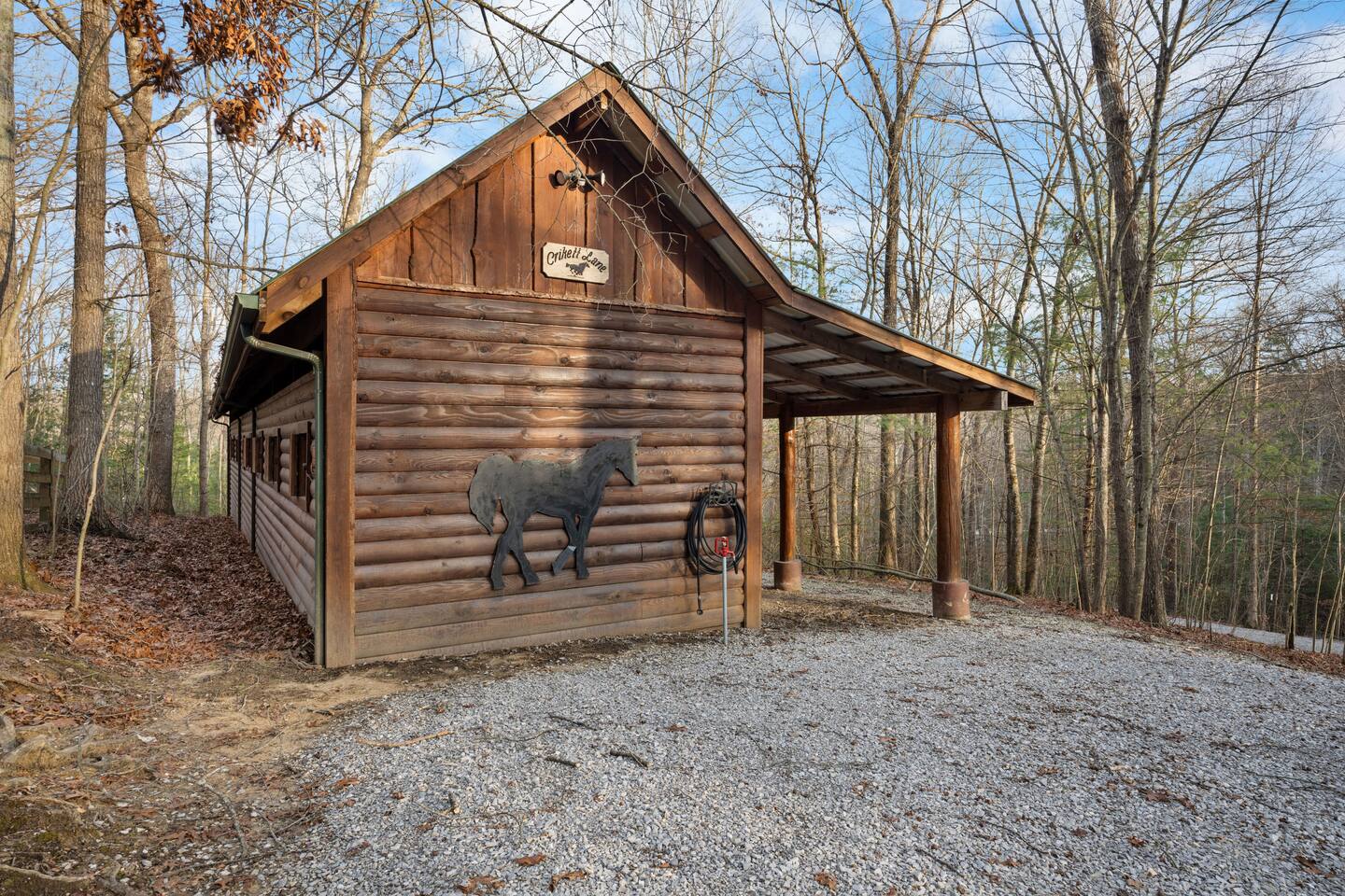 Crickett Lane - 8 Stall Horse Barn Included!