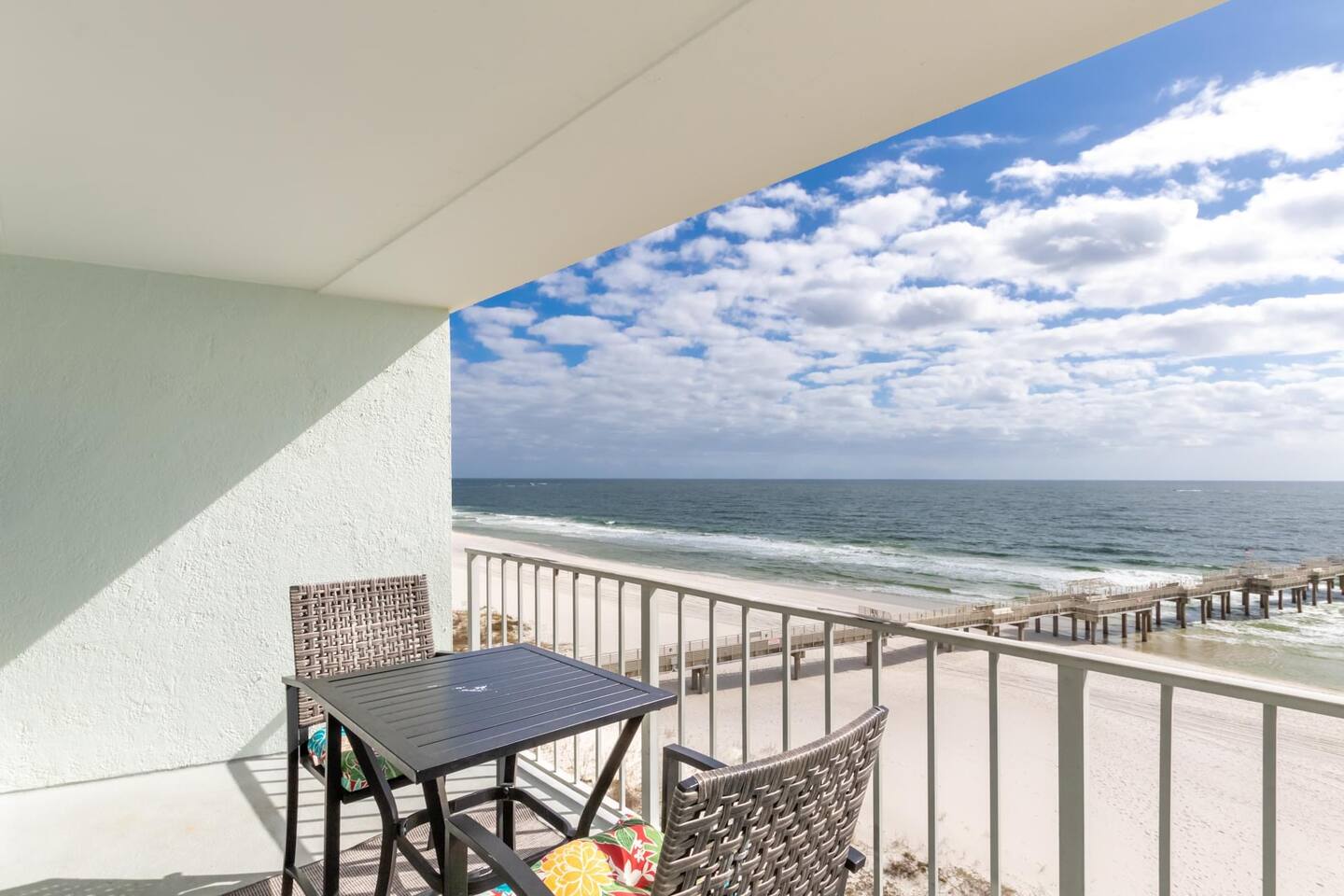 "Emerald Skye #62" | Beach Front*Stunning Gulf Views*Pool*Gym*Pier*1BR + Bunks