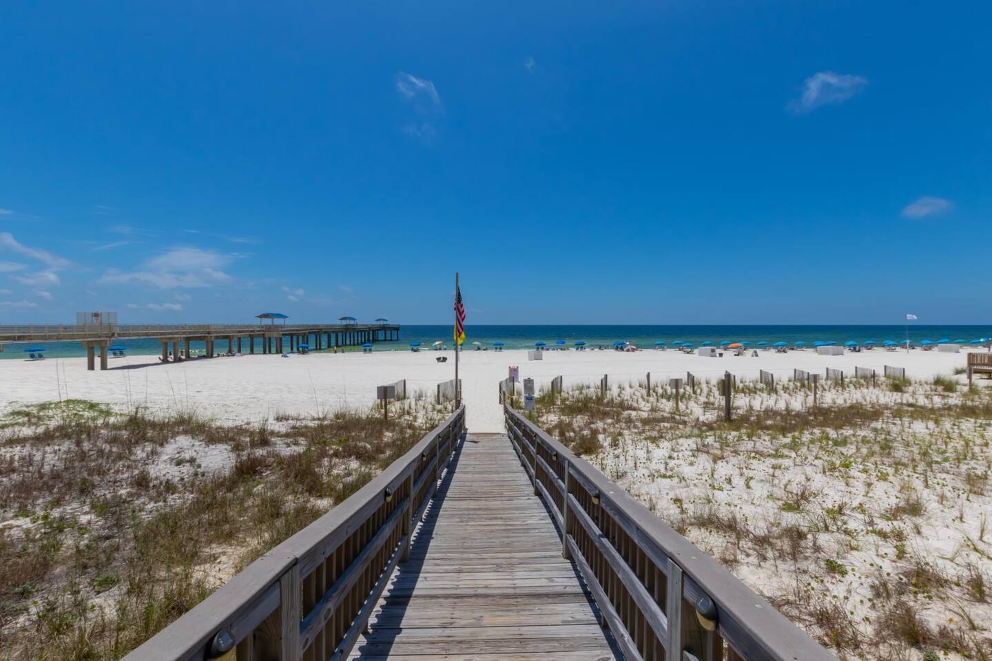 "Emerald Skye #62" | Beach Front*Stunning Gulf Views*Pool*Gym*Pier*1BR + Bunks