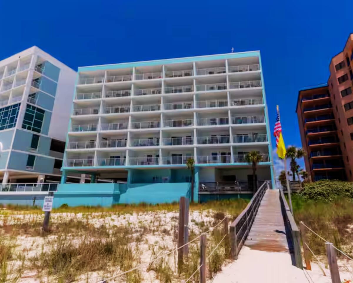 "Emerald Skye #62" | Beach Front*Stunning Gulf Views*Pool*Gym*Pier*1BR + Bunks