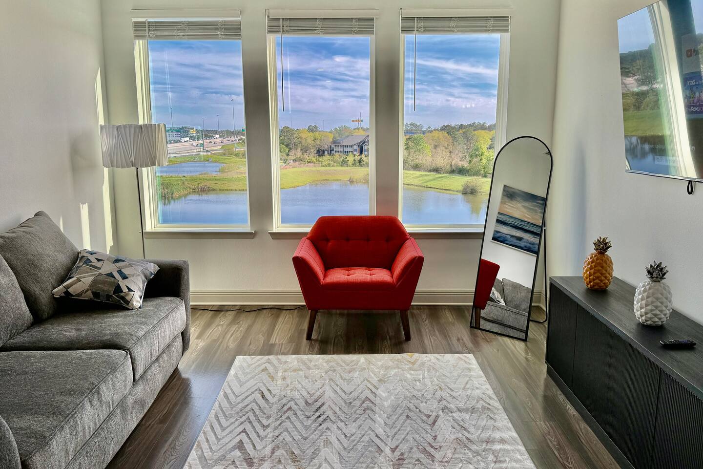 Top Tier King Bed Stunning View Near Mayo Beach — Jacksonville — vacation rental