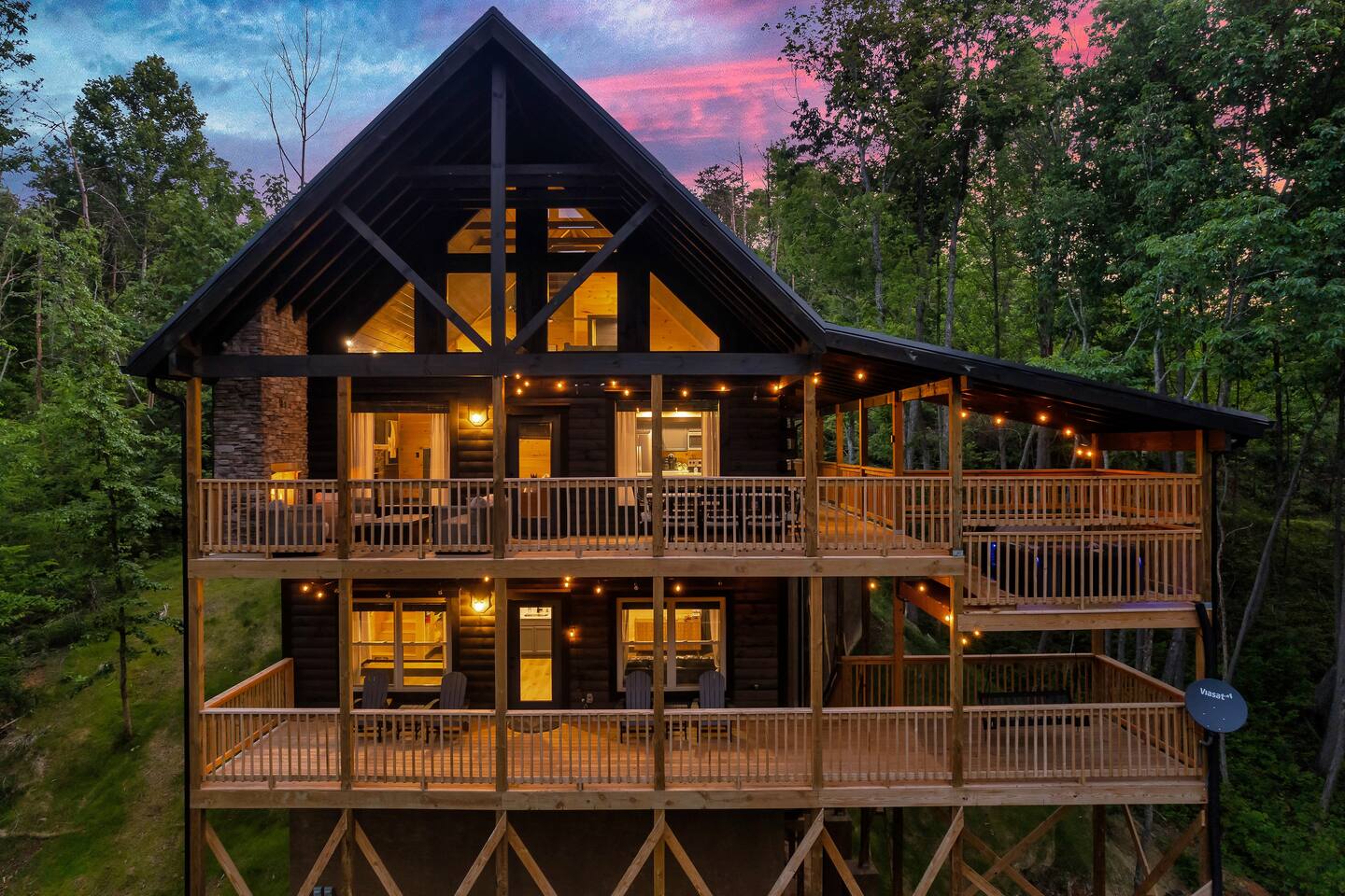 Luxury cabin: Outdoor Fireplace, Hot Tub, Theater